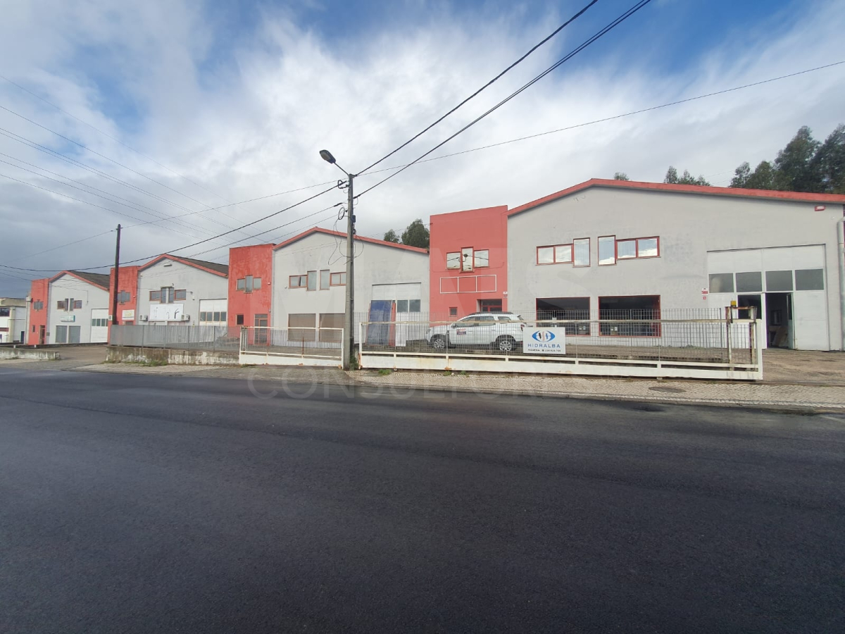 Warehouse for sale w/ 630 M² in Barrô Águeda.
